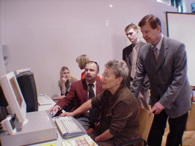 Herr Ernst erklärt den LINTEC SENIOR PC