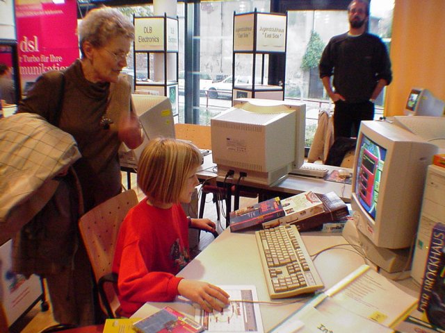 Kinder beim altersgerechten Spielen